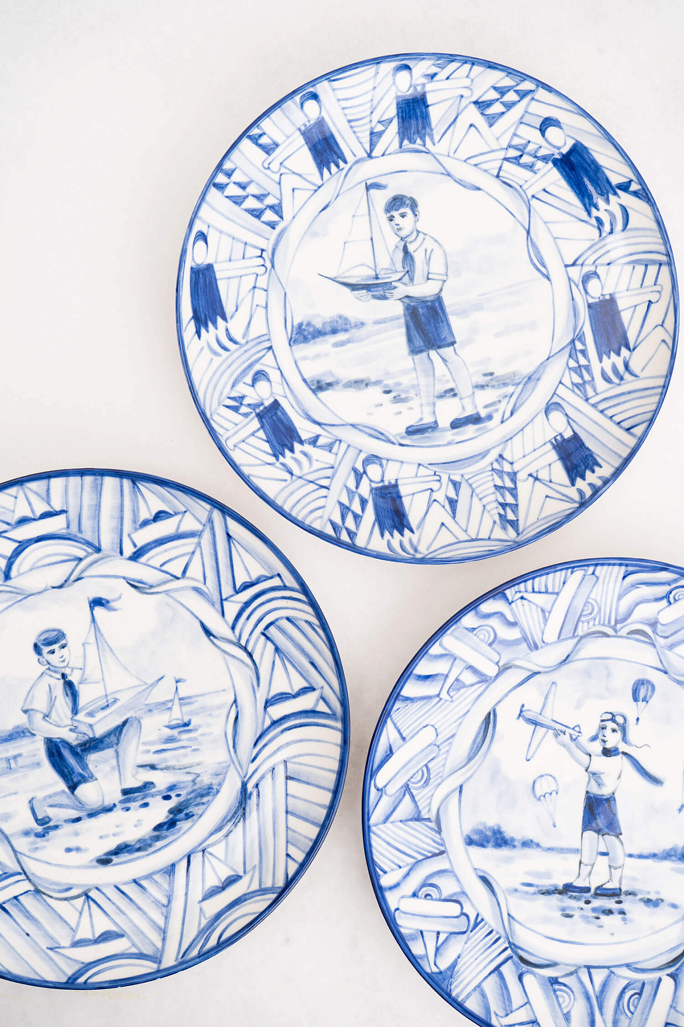 Тарелка "Авангард" (керамика, бело- синяя, 25см.)