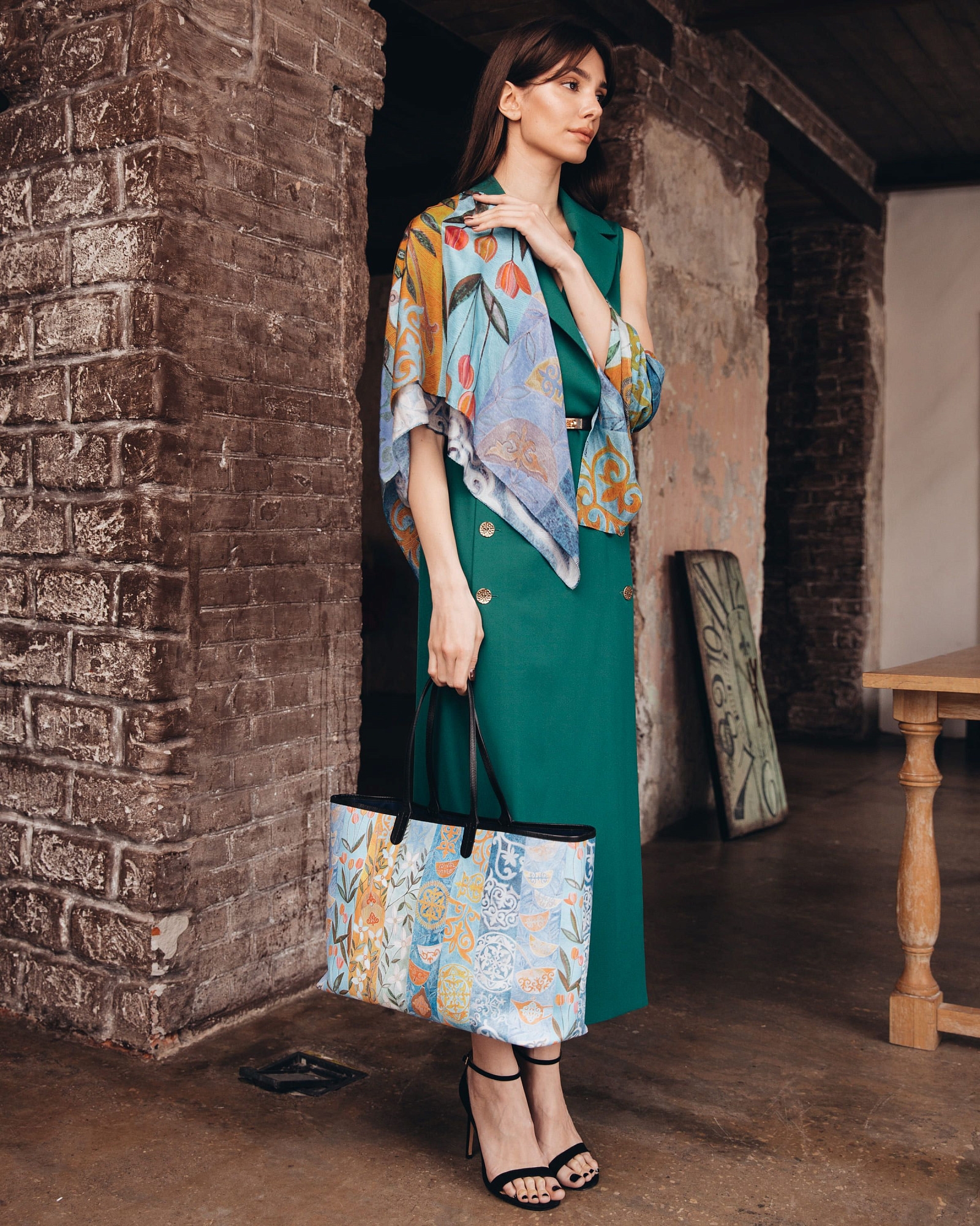 Платок "Праздник весны" (кашемир 100% голубой оранжевый зеленый 140х140)