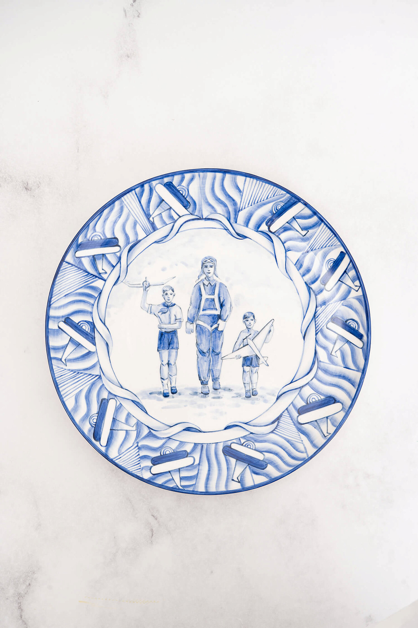 Тарелка "Авангард" (керамика, бело- синяя, 25см.)