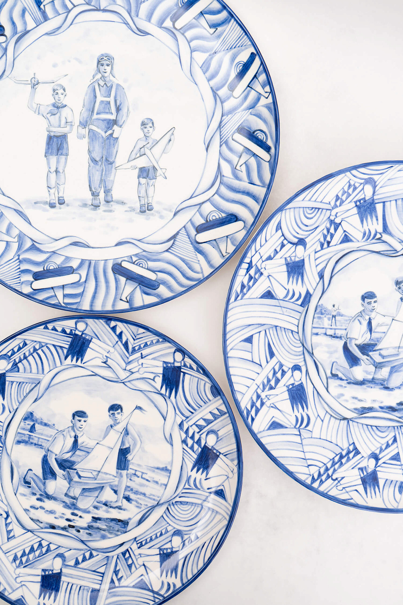 Тарелка "Авангард" (керамика, бело- синяя, 25см.)