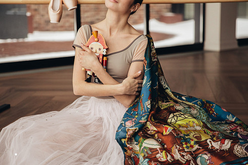 Платок "Щелкунчик" (шелк 100% синий 120х120) 