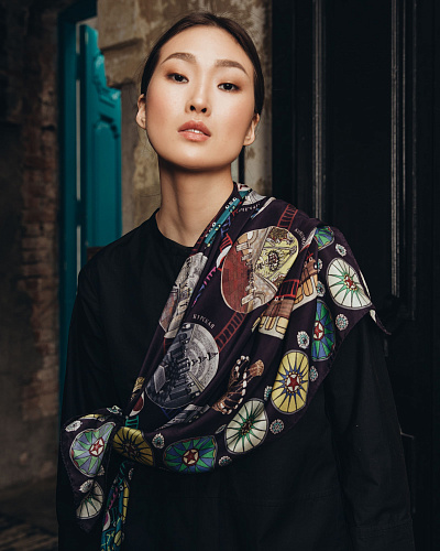 Платок "Метро" (шелк 100% черный красный синий 120х120) 